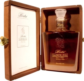 Граппа Tre Soli Tre, Grappa, 8 лет, 0.7 л (п/у)