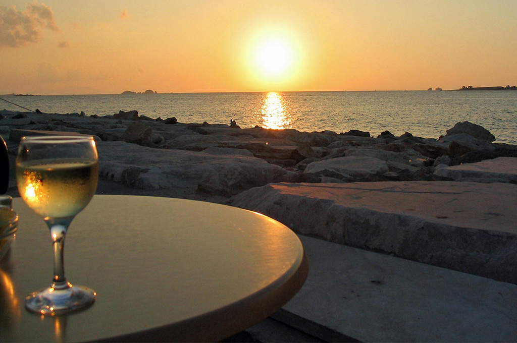 Вино Селфи белое полусладкое